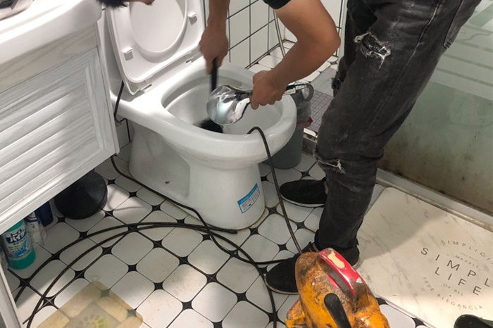 翁田镇马桶堵塞自己疏通还是找师傅?专业上门服务让你省时更省心